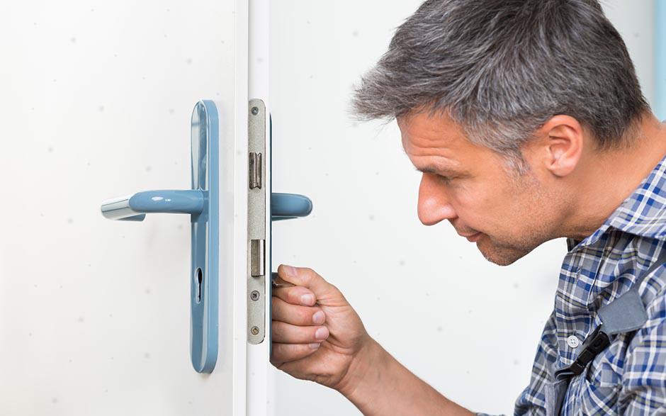 comment ouvrir porte avec clef derriere Liancourt